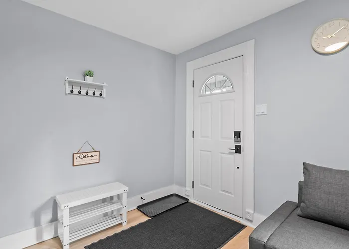 Slick&Spacious 2 Bdr Apt Natrona Hts
