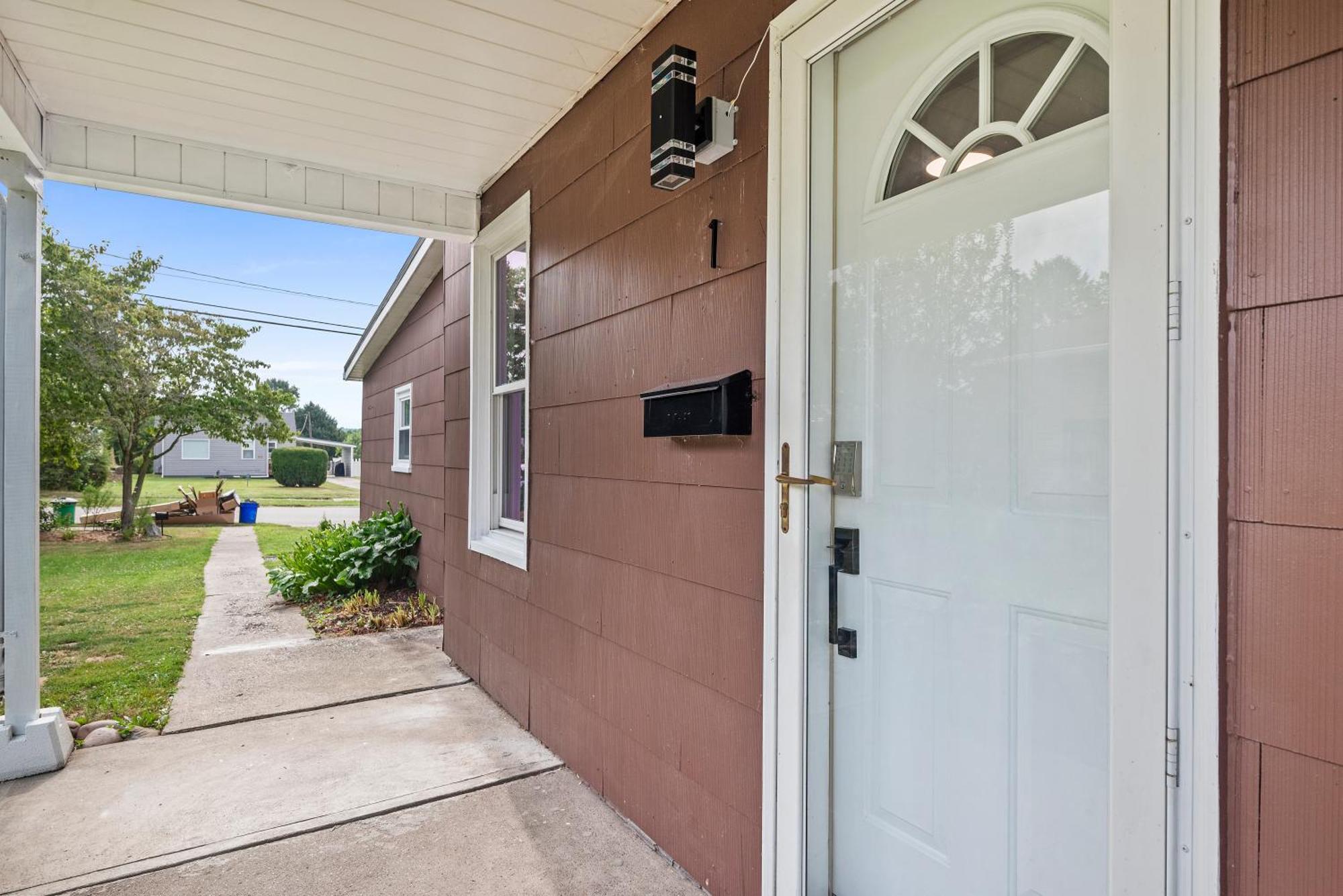 Slick&spacious 2 Bdr Natrona Hts Natrona Heights