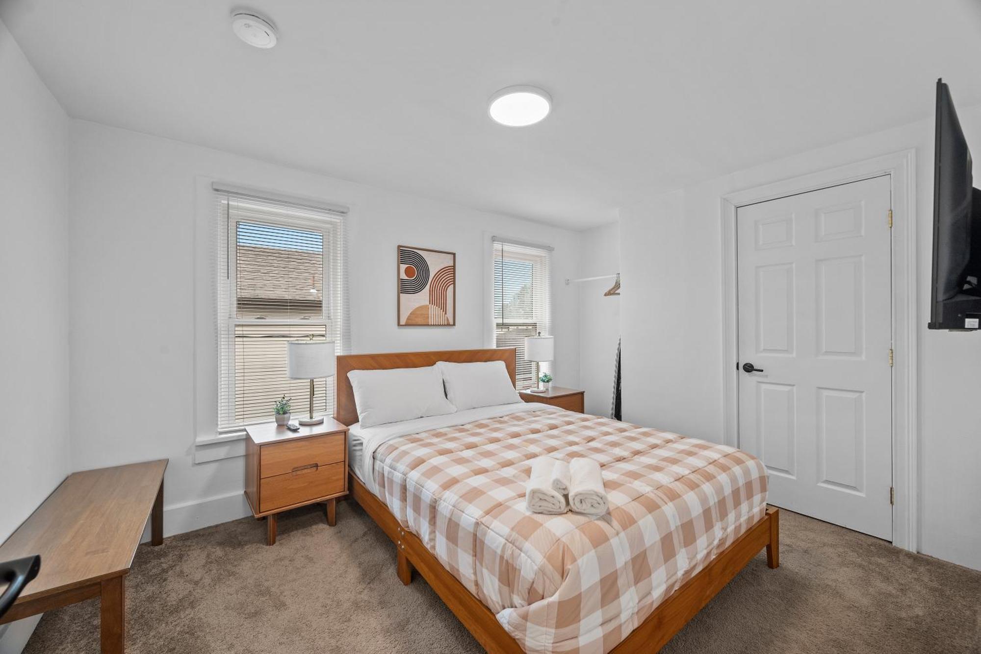 Slick&spacious 2 Bdr Natrona Hts
