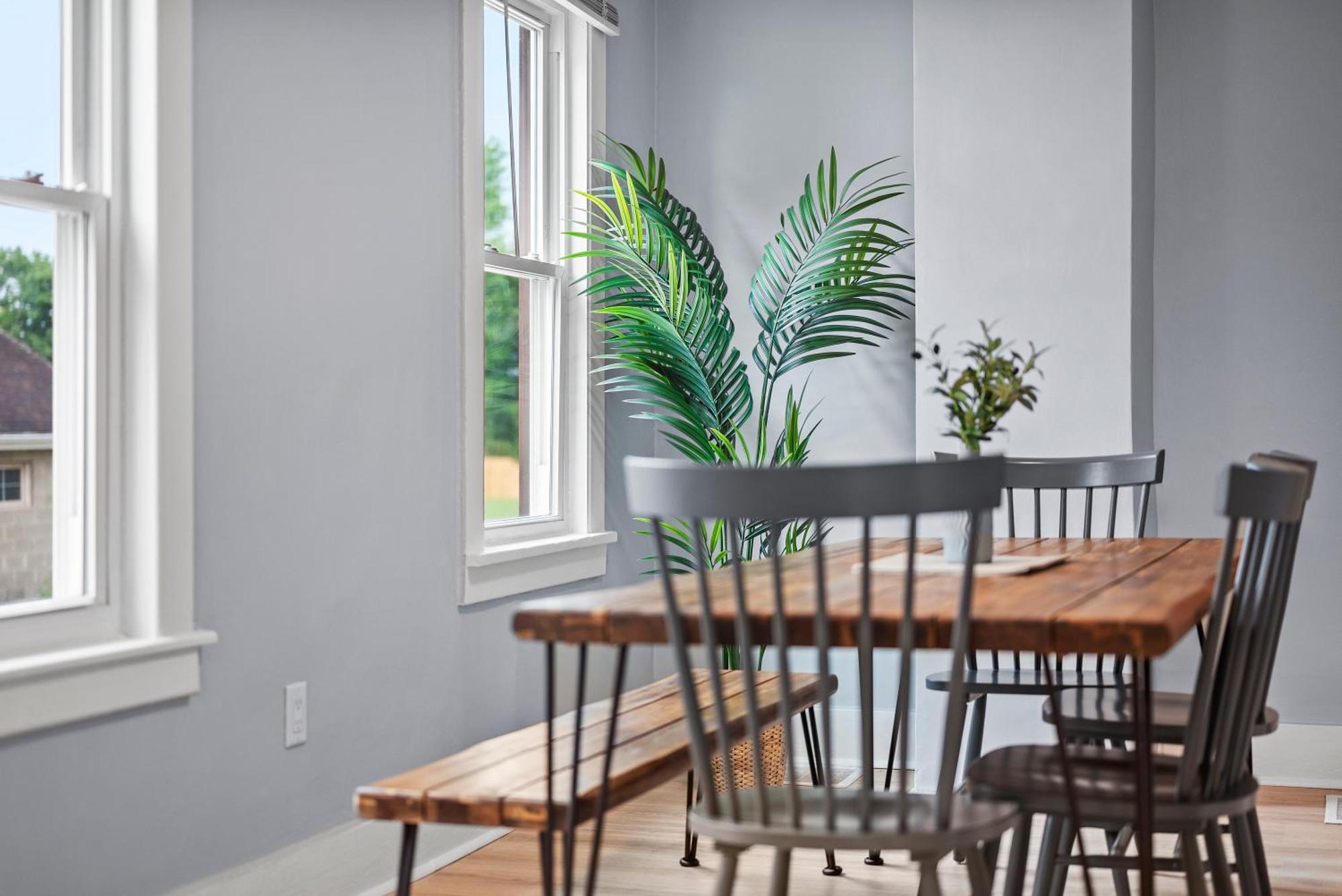 Slick&spacious 2 Bdr Natrona Hts *